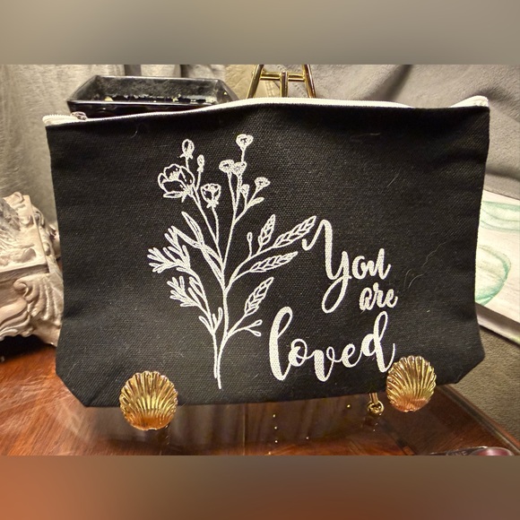 Inspirational Cosmetic Bags w/Sleep Mask, Body Wash, Shadow Palette & Mascara - Picture 5 of 11